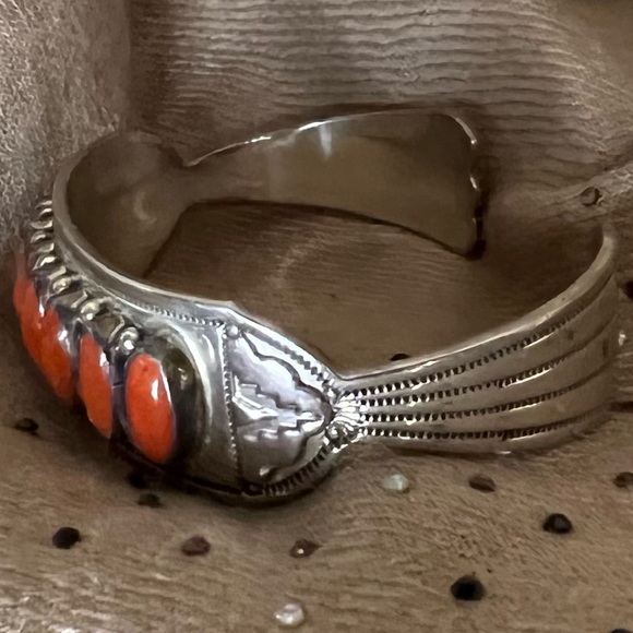 Coral and sterling silver Navajo RB stamped bracelet cuff - Picture 3 of 10